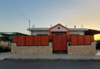 Empa, Paphos Detached Villa For Sale | 6718